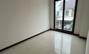 Rumah Cantik minimalis siap huni ( baru slesai renovasi) di Pulomas