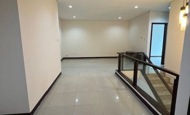 Rumah Cantik minimalis siap huni ( baru slesai renovasi) di Pulomas