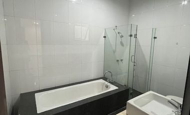 Rumah Cantik minimalis siap huni ( baru slesai renovasi) di Pulomas