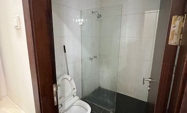 Rumah Cantik minimalis siap huni ( baru slesai renovasi) di Pulomas