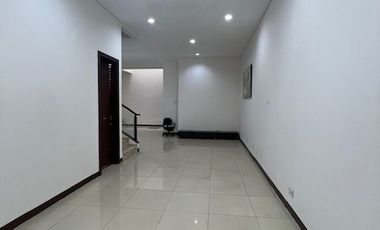 Rumah Cantik minimalis siap huni ( baru slesai renovasi) di Pulomas