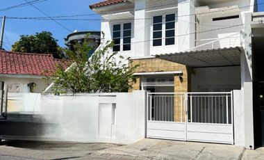 disewakan rumah  2 lantai kosongan di dharmahusada mas Lt 190m hanya 75 JT/th