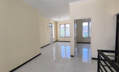 disewakan rumah  2 lantai kosongan di dharmahusada mas Lt 190m hanya 75 JT/th