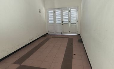 disewakan rumah  2 lantai kosongan di dharmahusada mas Lt 190m hanya 75 JT/th