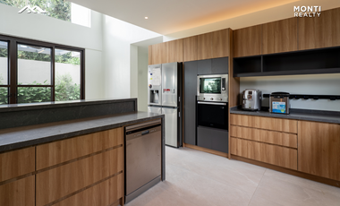 6-Bedroom Multi-Level Home Overlooking in Parkridge Estate, Antipolo City