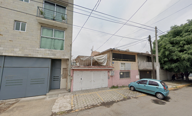 OPORTUNIDAD SOBRE BLVD. POPOCATÉPETL: Casa en Valle Dorado / Pirules. ¡Ubicación Comercial Premium!