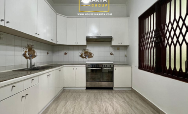 Premium Classic Residence for Sale in Cipete Selatan – Prime Expat Area (Gaharu–BDN)