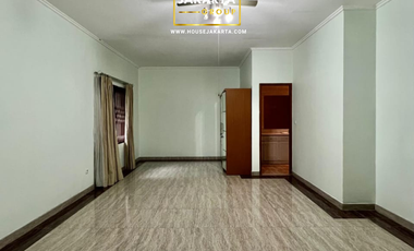 Premium Classic Residence for Sale in Cipete Selatan – Prime Expat Area (Gaharu–BDN)