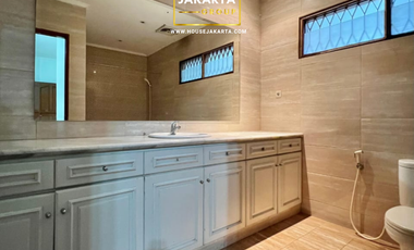 Premium Classic Residence for Sale in Cipete Selatan – Prime Expat Area (Gaharu–BDN)