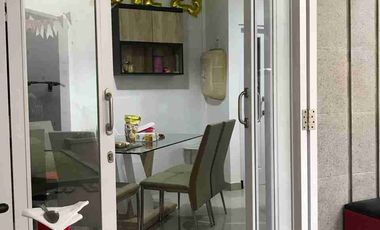 dijual rumah cantik 2 lantai siap pakai di Semarang Atas