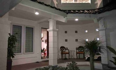 dijual rumah cantik 2 lantai siap pakai di Semarang Atas