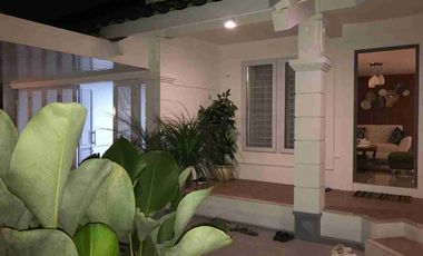 dijual rumah cantik 2 lantai siap pakai di Semarang Atas