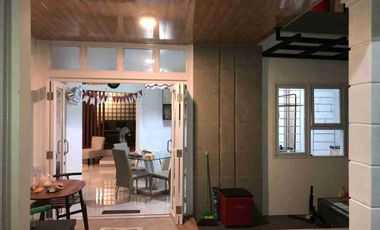dijual rumah cantik 2 lantai siap pakai di Semarang Atas