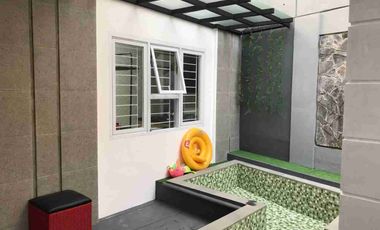 dijual rumah cantik 2 lantai siap pakai di Semarang Atas