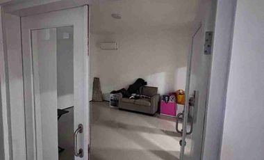 dijual rumah cantik 2 lantai siap pakai di Semarang Atas