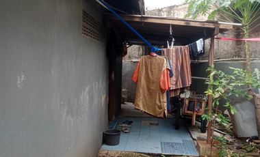 Rumah Luas dengan Halaman Depan & Belakang di Serdang, Jakarta Pusat