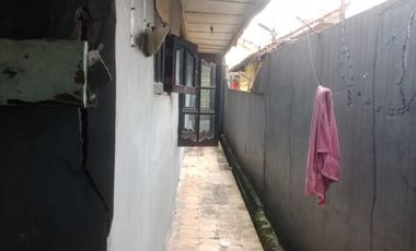 Rumah Luas dengan Halaman Depan & Belakang di Serdang, Jakarta Pusat