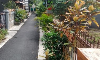 Rumah Luas dengan Halaman Depan & Belakang di Serdang, Jakarta Pusat