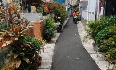 Rumah Luas dengan Halaman Depan & Belakang di Serdang, Jakarta Pusat
