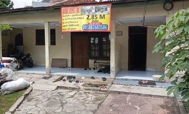 Rumah Besar dengan Halaman Depan Luas di Serdang, Jakarta Pusat