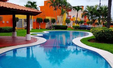 CASA CON ALBERCA EN ÁREA COMÚN EN FRACC LAS GARZAS