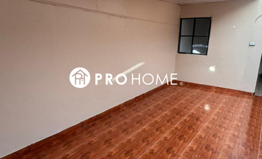 Oportunidad en Calle Valdivia: Casa amplia e independiente