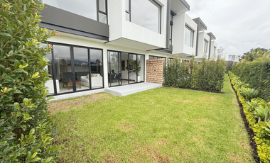 Casa en venta dentro de Urbanización, Tumbaco