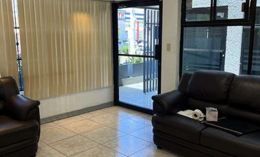 OFICINA HABILITADA SOBRE AVENIDA PRINCIPAL DE 60 M2