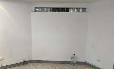 OFICINA HABILITADA SOBRE AVENIDA PRINCIPAL DE 60 M2