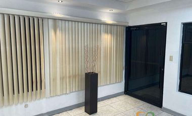 OFICINA HABILITADA SOBRE AVENIDA PRINCIPAL DE 60 M2