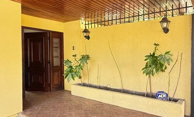 ARRIENDA GRAN CASA 4 DORMITORIOS 3 BAÑOS PISCINA SECTOR TORREMOLINOS