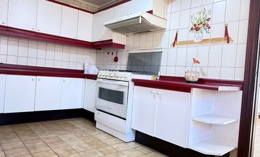 ARRIENDA GRAN CASA 4 DORMITORIOS 3 BAÑOS PISCINA SECTOR TORREMOLINOS