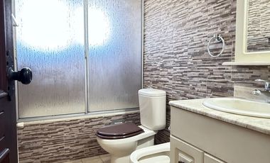 ARRIENDA GRAN CASA 4 DORMITORIOS 3 BAÑOS PISCINA SECTOR TORREMOLINOS