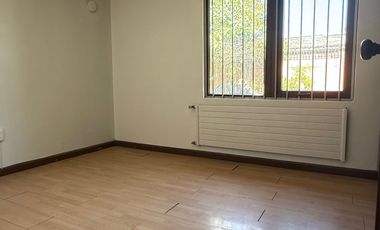 ARRIENDA GRAN CASA 4 DORMITORIOS 3 BAÑOS PISCINA SECTOR TORREMOLINOS