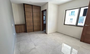 SE RENTA CASA ARGENTA RESIDENCIAL ZONA CUCEA $25,000.00