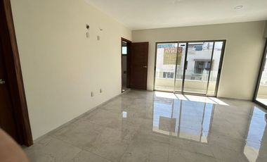 SE RENTA CASA ARGENTA RESIDENCIAL ZONA CUCEA $25,000.00