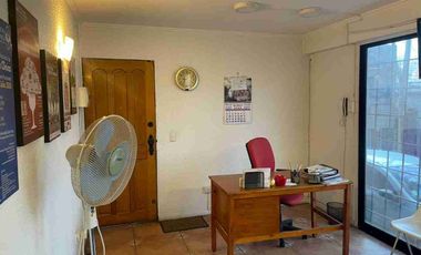 Oficina primer piso avenida Salvador Providencia.