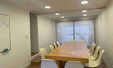 Oficina primer piso avenida Salvador Providencia.