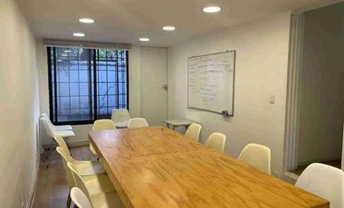 Oficina primer piso avenida Salvador Providencia.