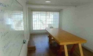 Oficina primer piso avenida Salvador Providencia.