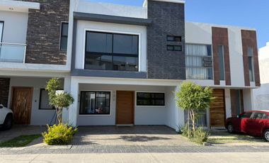 SE RENTA CASA EN VITANA RESIDENCIAL $19,000.00 ZONA CUCSH