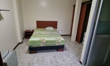 Habitación Amoblada en Alquiler en Urdesa Norte, Incluye todos los Servicios.
