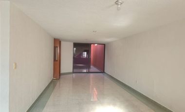 CASA EN VENTA FRENTE A MUNDO E