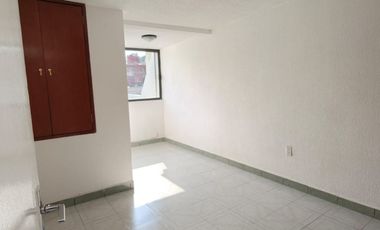 CASA EN VENTA FRENTE A MUNDO E