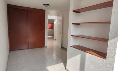 CASA EN VENTA FRENTE A MUNDO E