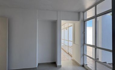 CASA REMODELADA EN JARDINES DEL COUNTRY