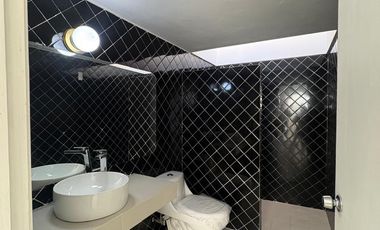 CASA REMODELADA EN JARDINES DEL COUNTRY