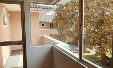 CASA EN ARRIENDO 3 DOMITORIOS , EN CONJUNTO - SECTOR LA PRIMAVERA CUMBAYA