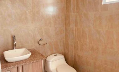 CASA EN ARRIENDO 3 DOMITORIOS , EN CONJUNTO - SECTOR LA PRIMAVERA CUMBAYA