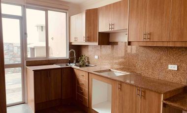 CASA EN ARRIENDO 3 DOMITORIOS , EN CONJUNTO - SECTOR LA PRIMAVERA CUMBAYA